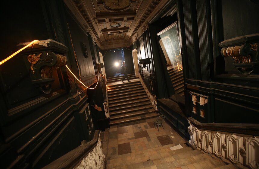 Экскурсия в погоревшем театре "Школа современной пьесы" 19 фото