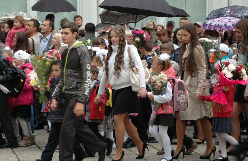 В столичных школах проходят торжественные линейки ко Дню знаний 13 фото