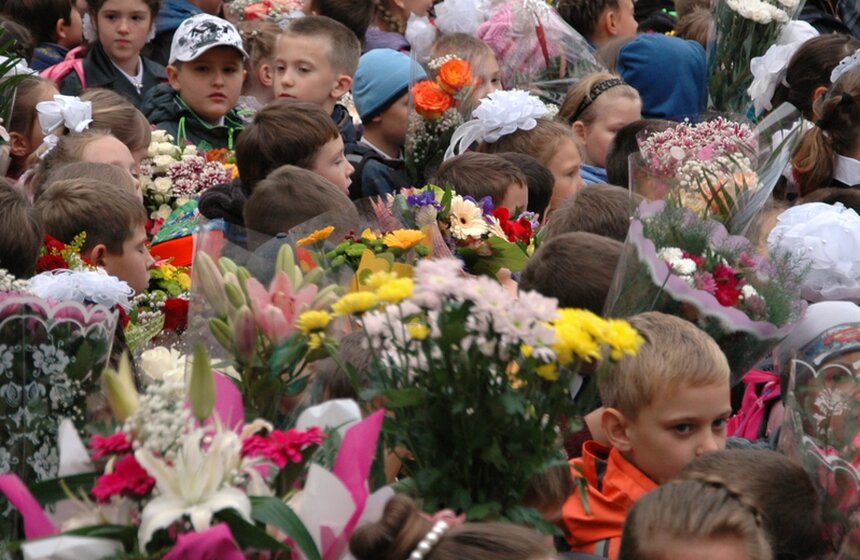 В столичных школах проходят торжественные линейки ко Дню знаний 2 фото