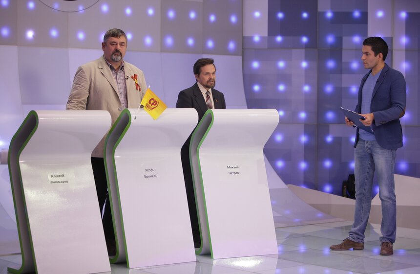 Кандидаты в депутаты Мосгордумы от 17 округа Игорь Брумель ("Справедливая Россия") и Михаил Петров (КПРФ)