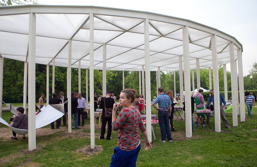 В парке им.Горького открыли специальную беседку 7 фото