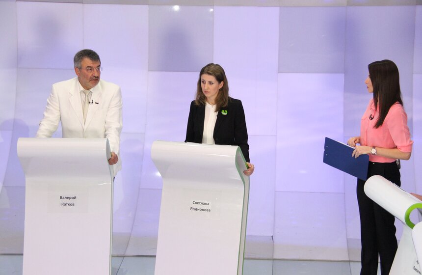 Кандидаты в депутаты Мосгордумы от 21 округа Валерий Катков ("Справедливая Россия") и Светлана Родионова ("Яблоко")