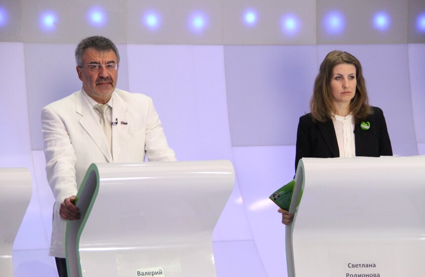 Кандидаты в депутаты Мосгордумы от 21 округа Валерий Катков ("Справедливая Россия") и Светлана Родионова ("Яблоко")