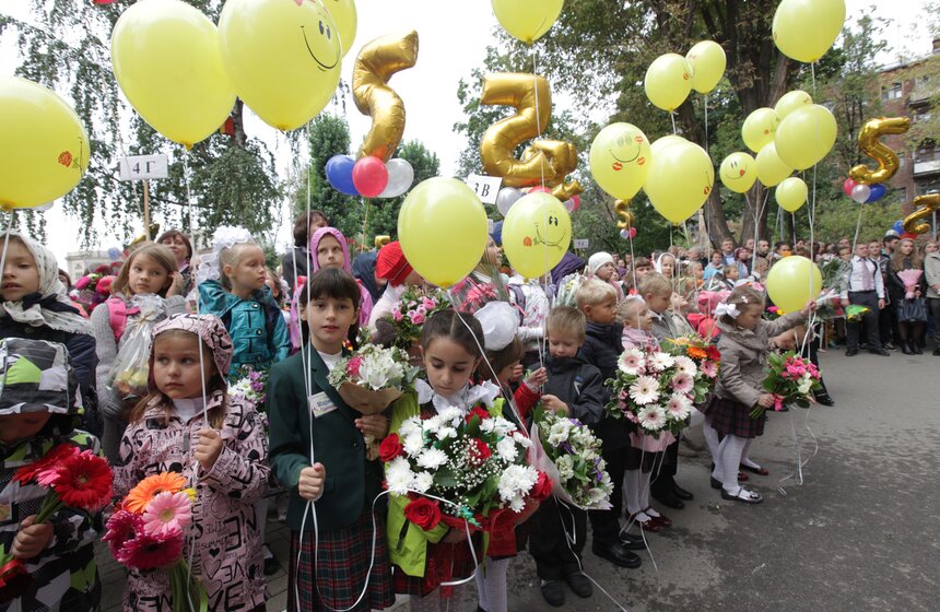 В столичных школах проходят торжественные линейки ко Дню знаний 23 фото