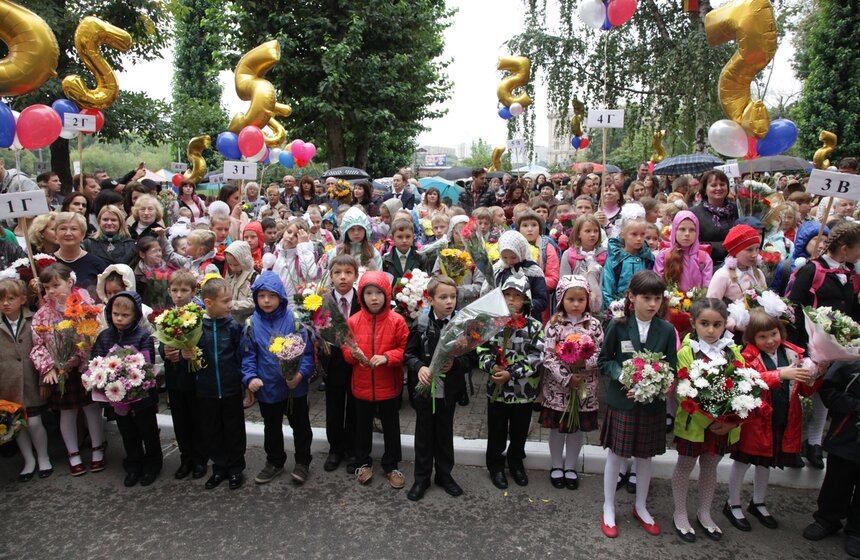 В столичных школах проходят торжественные линейки ко Дню знаний 21 фото