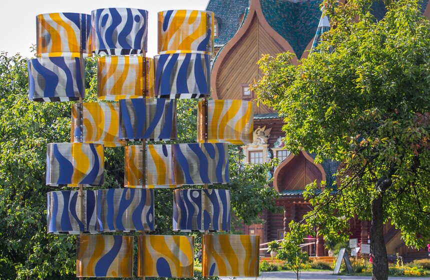 В "Коломенском" открылась выставка скульптур "Иллюзии" 16 фото