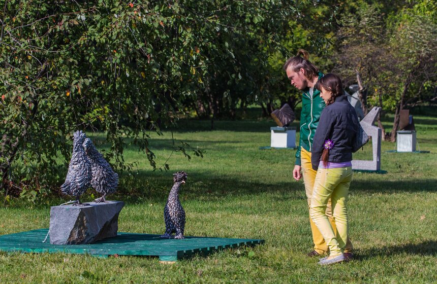 В "Коломенском" открылась выставка скульптур "Иллюзии" 15 фото