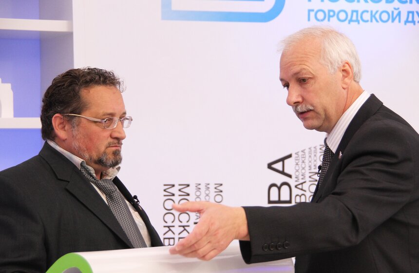 Кандидаты в депутаты Мосгордумы от 11 округа Андрей Бабушкин ("Яблоко") и Николай Зубрилин (КПРФ)