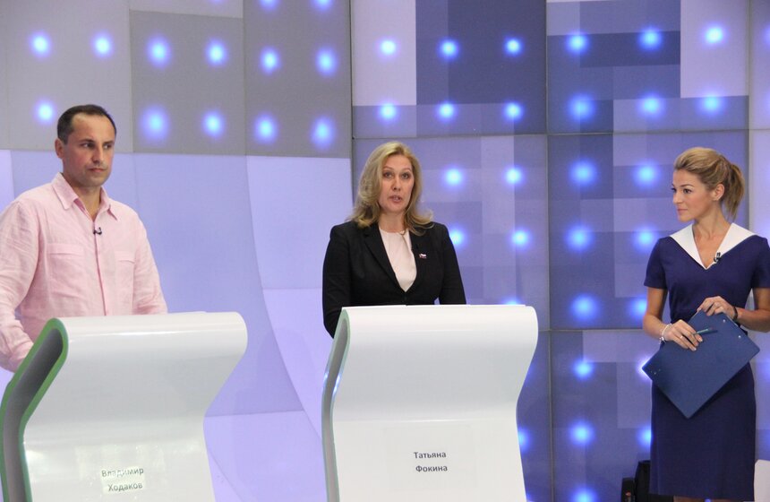Кандидаты в депутаты Мосгордумы от 12 округа Владимир Ходаков ("Яблоко") и Татьяна Фокина ("Справедливая Россия")