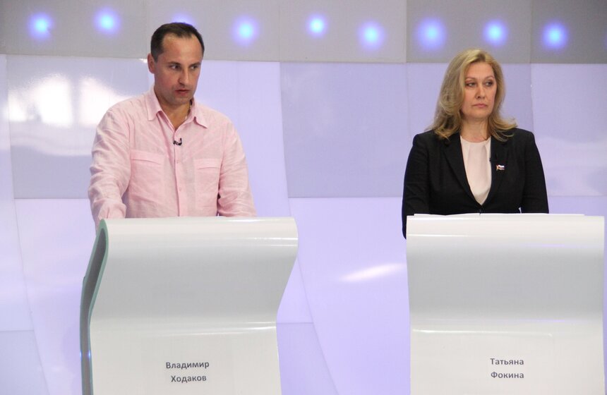 Кандидаты в депутаты Мосгордумы от 12 округа Владимир Ходаков ("Яблоко") и Татьяна Фокина ("Справедливая Россия")