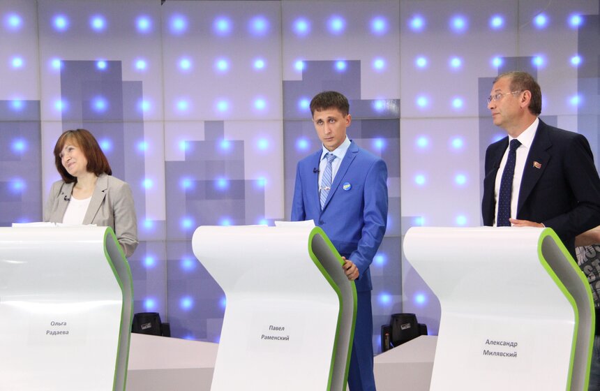 Кандидаты в депутаты Мосгордумы от 40 округа Ольга Радаева ("Яблоко"), Павел Раменский (ЛДПР) и Александр Милявский ("Единая Россия")