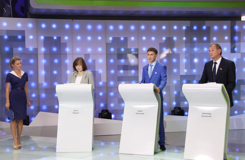 Кандидаты в депутаты Мосгордумы от 40 округа Ольга Радаева ("Яблоко"), Павел Раменский (ЛДПР) и Александр Милявский ("Единая Россия")