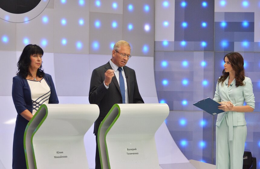 Кандидаты в депутаты Мосгордумы от 14 округа Юлия Михайлова (КПРФ) и Валерий Теличенко ("Единая Россия")