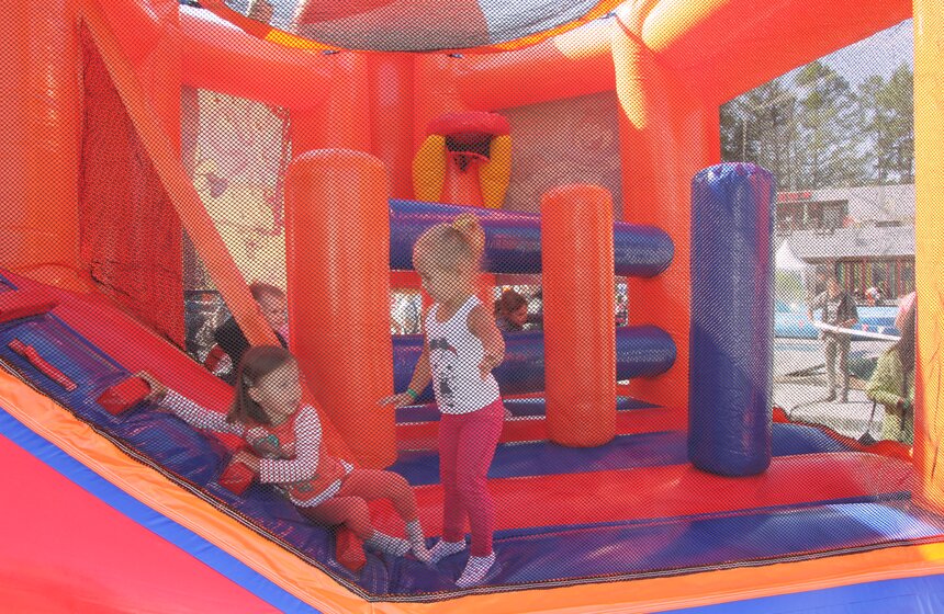 В "Сокольниках" прошел семейный фестиваль "Сказочный остров" 10 фото