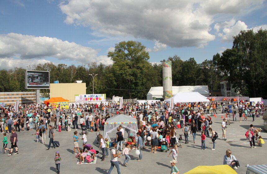 В "Сокольниках" прошел семейный фестиваль "Сказочный остров" 14 фото