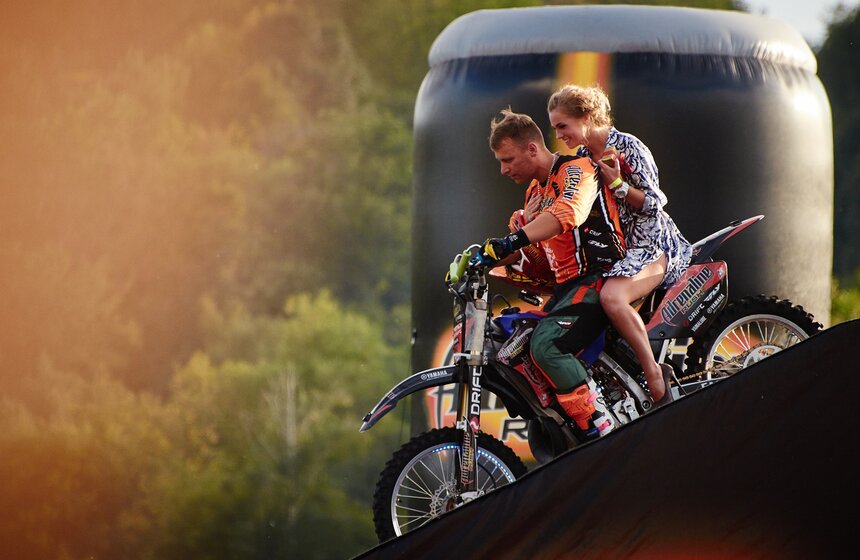 В "Лужниках" прошло мотофристайл-шоу Adrenaline FMX Rush 19 фото