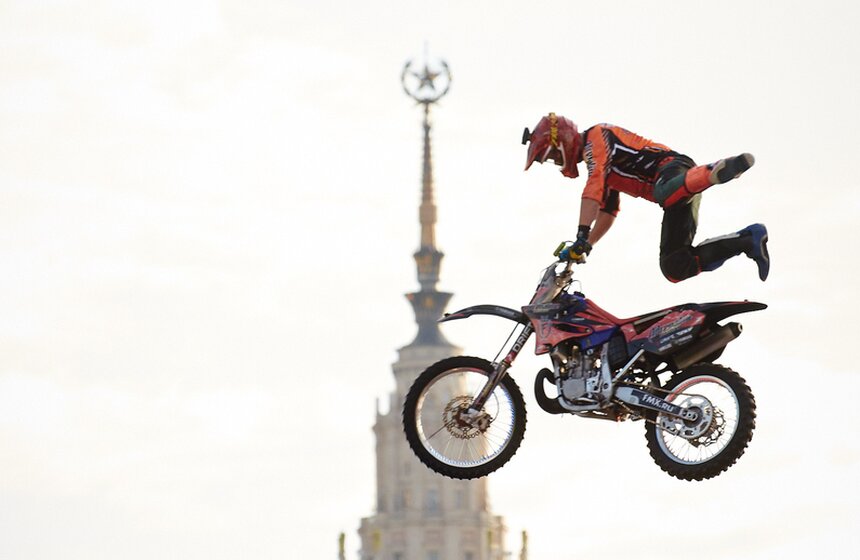 В "Лужниках" прошло мотофристайл-шоу Adrenaline FMX Rush 22 фото