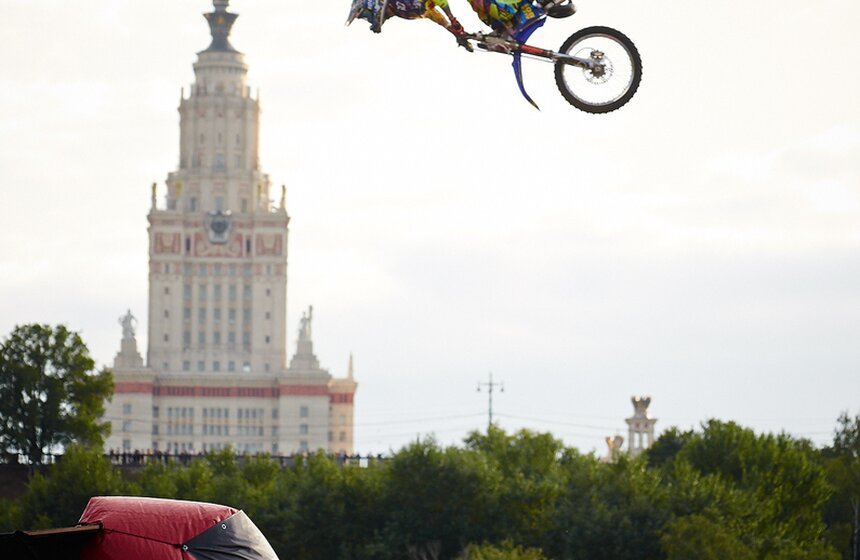 В "Лужниках" прошло мотофристайл-шоу Adrenaline FMX Rush 21 фото