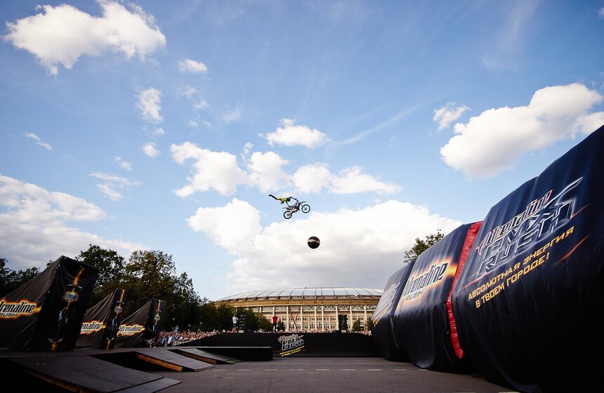 В "Лужниках" прошло мотофристайл-шоу Adrenaline FMX Rush 8 фото