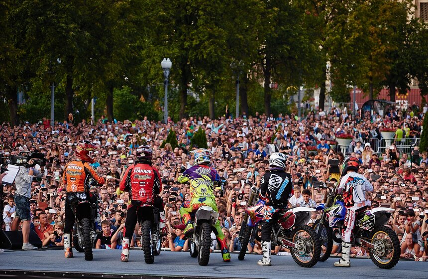 В "Лужниках" прошло мотофристайл-шоу Adrenaline FMX Rush 2 фото