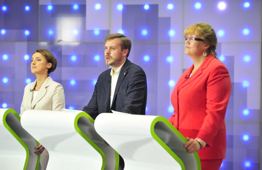 Кандидаты в депутаты Мосгордумы от 2 округа Елена Шмелева (КПРФ), Сергей Цапенко ("Справедливая Россия") и Ольга Ярославская (Самовыдвиженец)