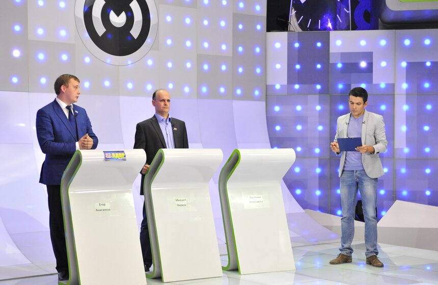 Кандидаты в депутаты Мосгордумы от 2 округа Егор Анисимов (ЛДПР) и Михаил Песков ("Яблоко")