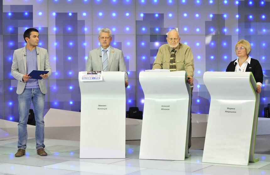 Кандидаты в депутаты Мосгордумы от 28 округа Михаил Антонцев ("Единая Россия"), Алексей Яблоков ("Яблоко") и Марина Мирошина ("Справедливая Россия")