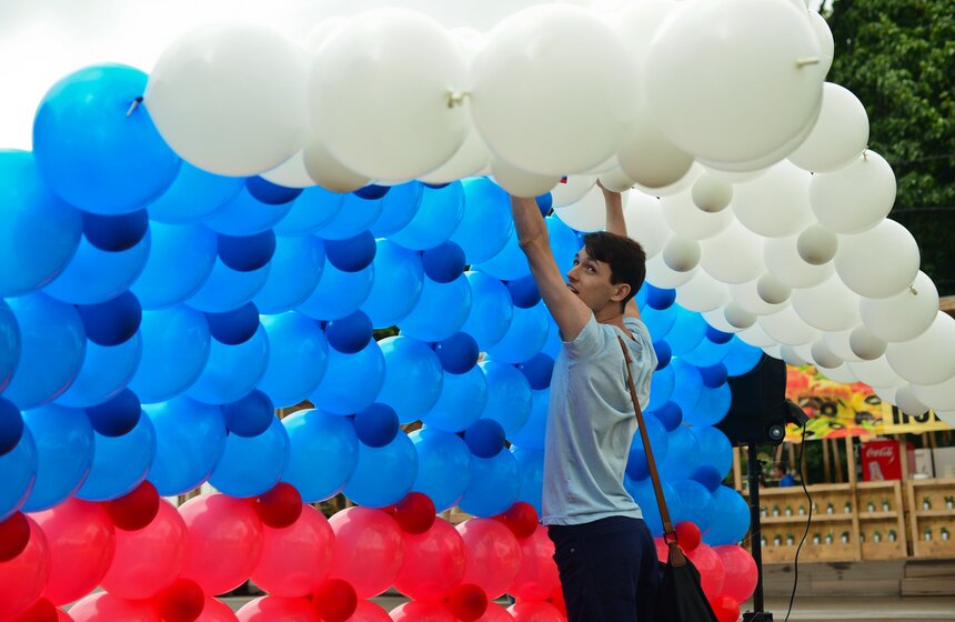 В Сокольниках отпраздновали День российского флага 7 фото