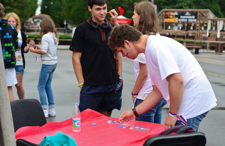 В Сокольниках отпраздновали День российского флага 10 фото