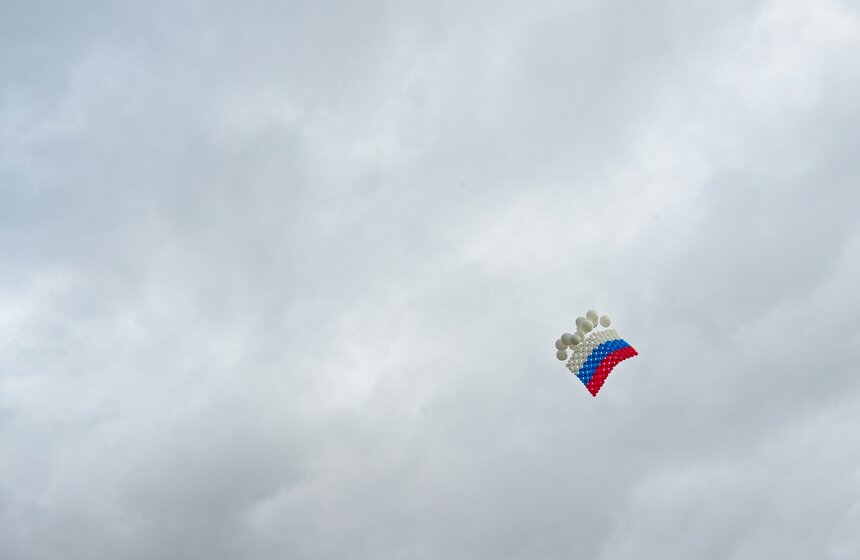 В Сокольниках отпраздновали День российского флага 18 фото