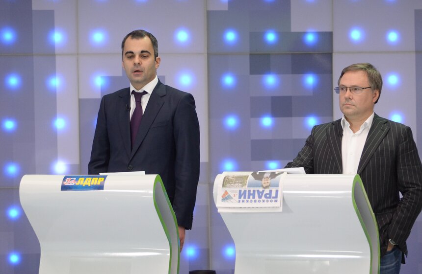 Кандидаты в депутаты Мосгордумы от 29 округа Иван Петров (ЛДПР) и Геннадий Гендин ("Справедливая Россия")