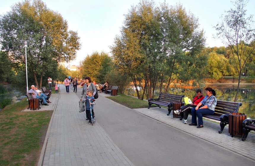 Сергей Собянин открыл благоустроенный парк в пойме реки Битца 10 фото