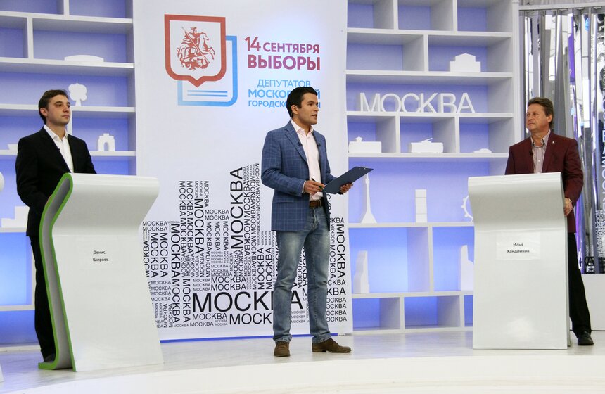 Кандидаты в депутаты Мосгордумы от 38 округа Денис Ширяев ("Справедливая Россия") и Илья Хандриков ("Яблоко")