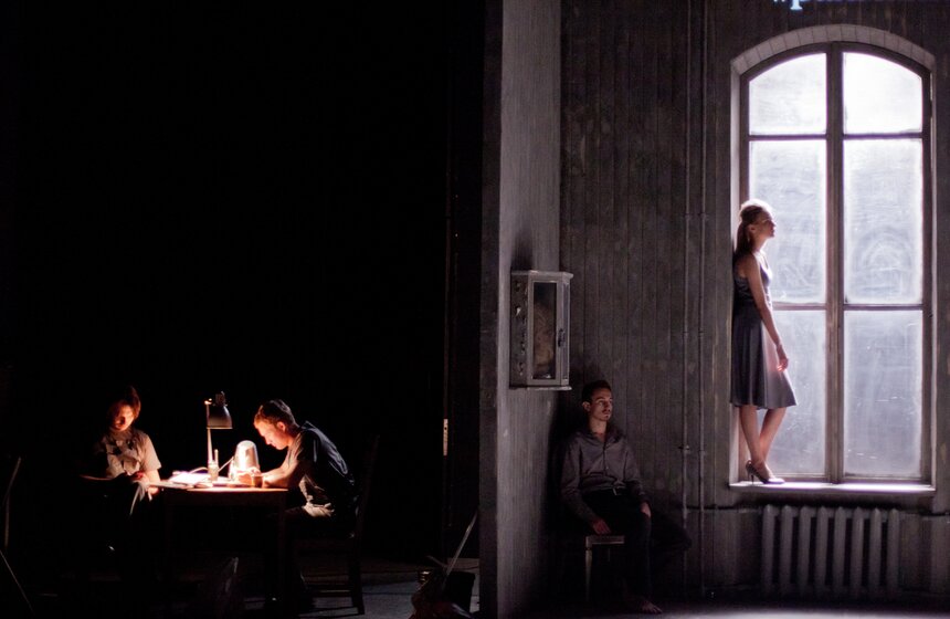 Театр Наций открыл сезон спектаклем "#сонетышекспира" 5 фото