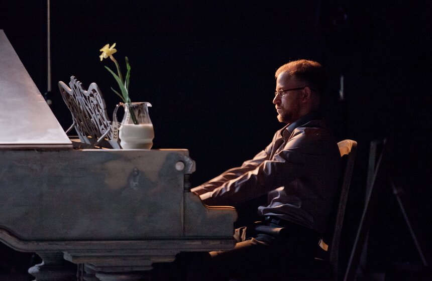 Театр Наций открыл сезон спектаклем "#сонетышекспира" 6 фото