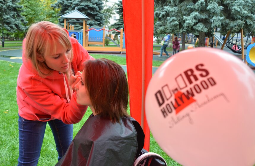 Фестиваль "Театр. Избранное" прошел в Саду имени Баумана 30 фото