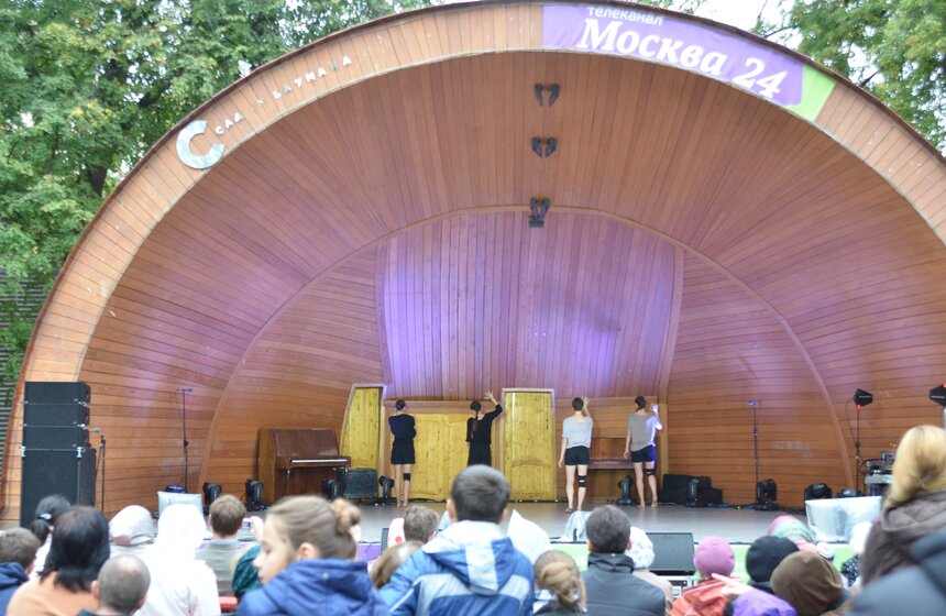 Фестиваль "Театр. Избранное" прошел в Саду имени Баумана 32 фото