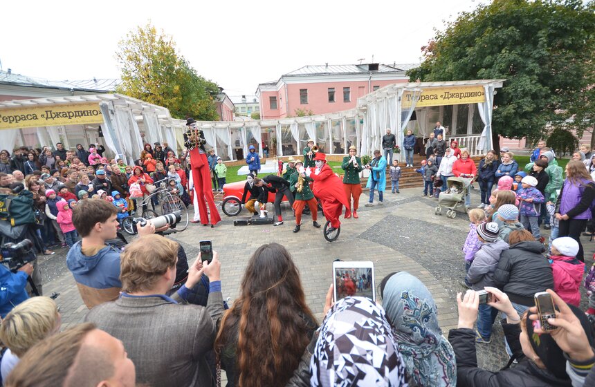 Фестиваль "Театр. Избранное" прошел в Саду имени Баумана 34 фото