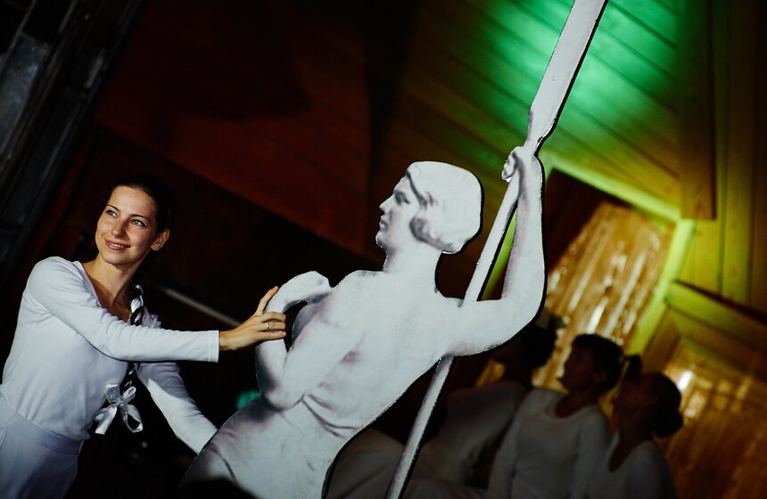 Фестиваль "Театр. Избранное" прошел в Саду имени Баумана 40 фото