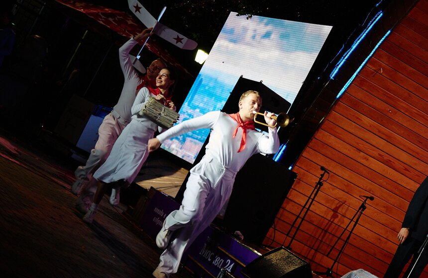 Фестиваль "Театр. Избранное" прошел в Саду имени Баумана 44 фото