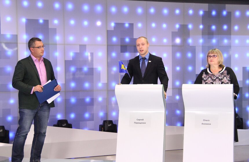 Кандидаты в депутаты Мосгордумы от 35 округа Сергей Паращенко (ЛДПР) и Ольга Анохина (КПРФ)