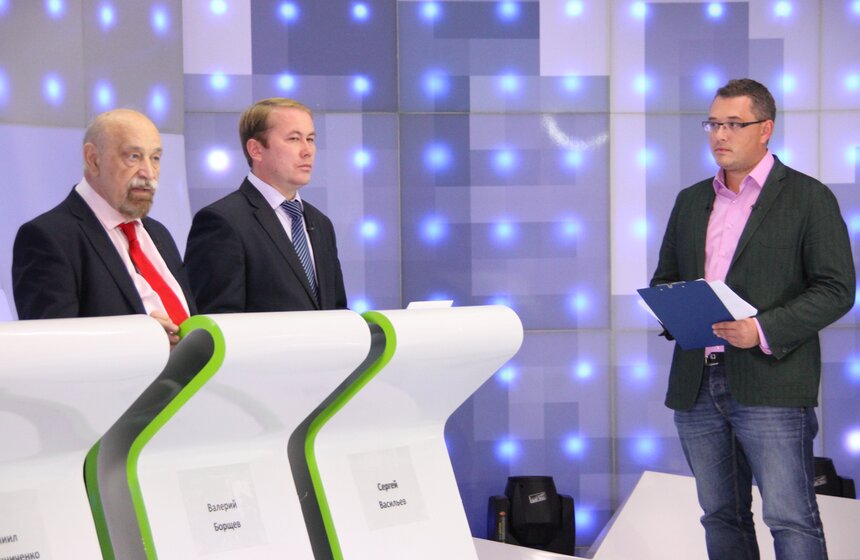 Кандидаты в депутаты Мосгордумы от 35 округа Валерий Борщев ("Яблоко") и Сергей Паращенко (ЛДПР)