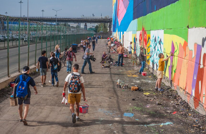 Самое большое граффити в стране нарисовали в Москве 21 фото