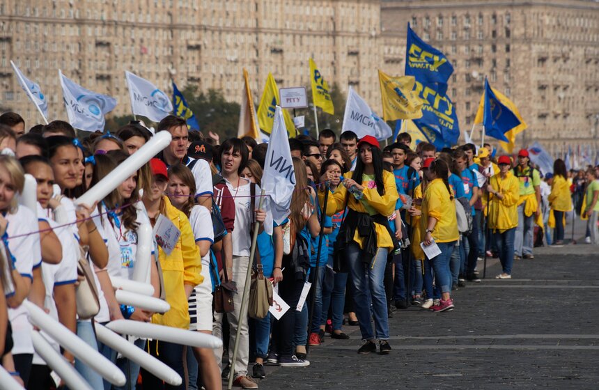 Первокурсники приняли участие в Параде московского студенчества 24 фото
