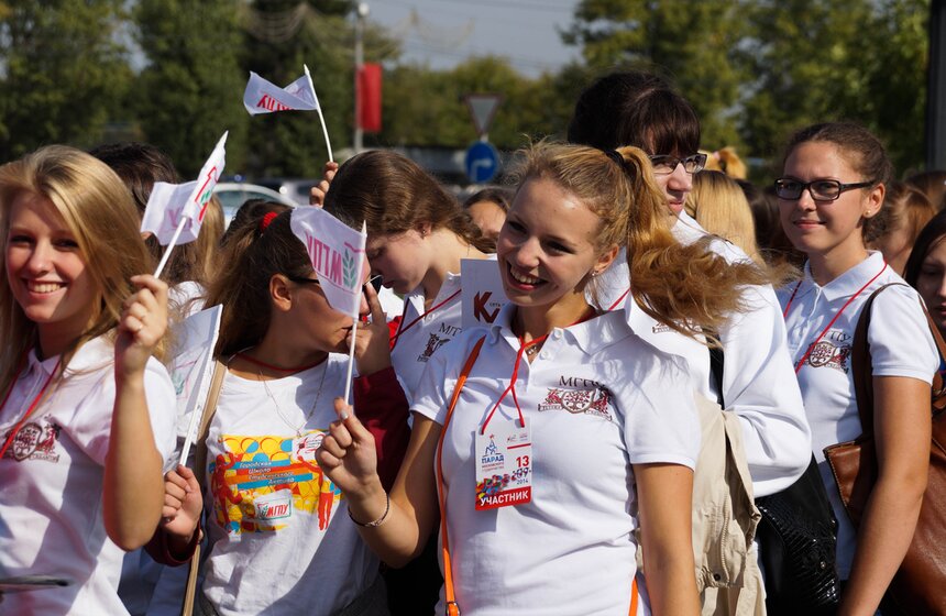 Первокурсники приняли участие в Параде московского студенчества 2 фото