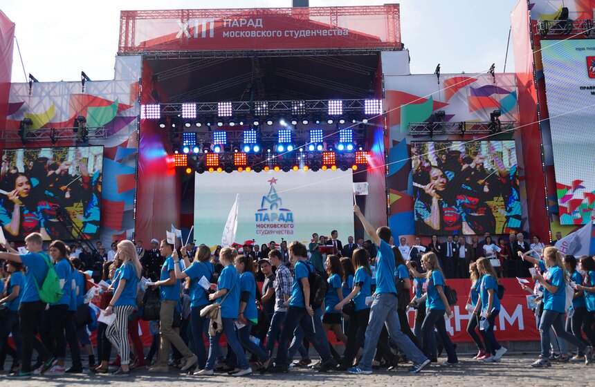 Первокурсники приняли участие в Параде московского студенчества 14 фото