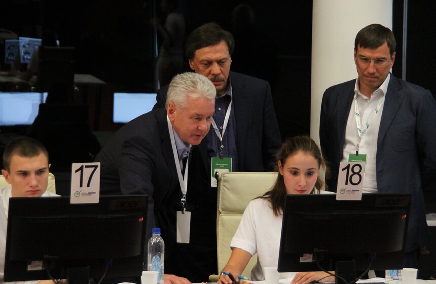 Собянин посетил Общественный штаб по наблюдению за выборами 4 фото