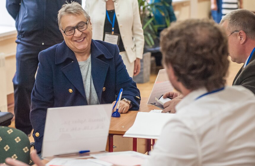 Хазанов и Ширвиндт проголосовали на выборах в Мосгордуму 15 фото