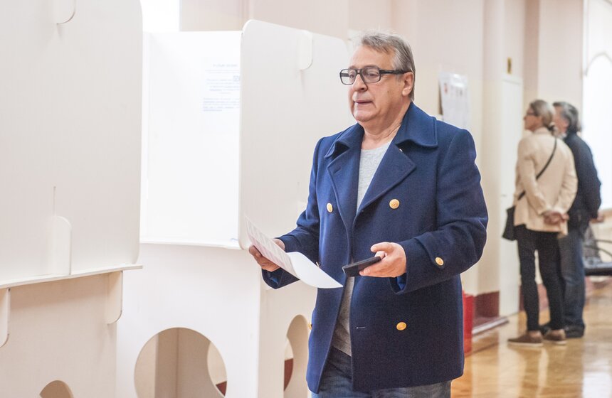 Хазанов и Ширвиндт проголосовали на выборах в Мосгордуму 16 фото