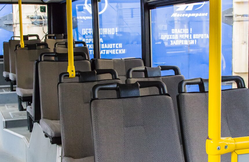 В наземном транспорте Москвы появились электронные книги 11 фото